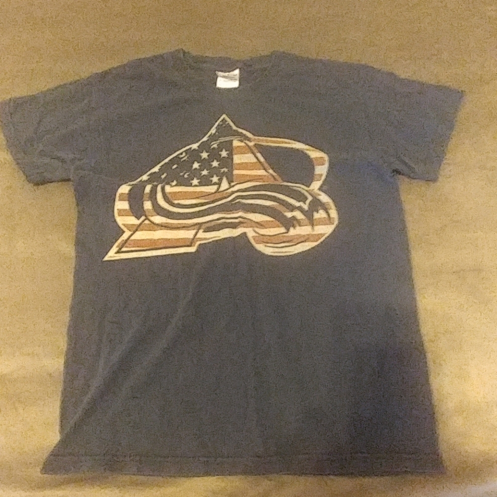 Small Colorado Avalanche T-shirt